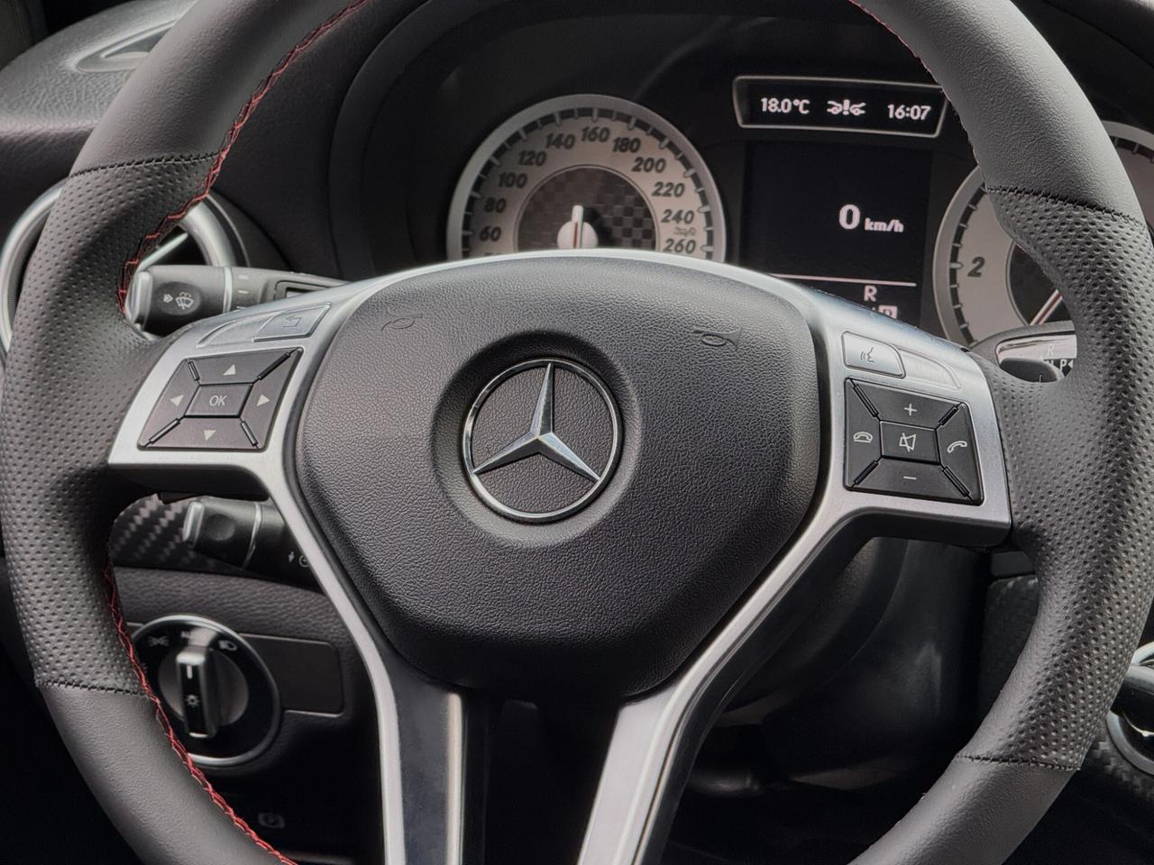 Mercedes-Benz A 200 CDI (be) Premium AMG 136CV Auto