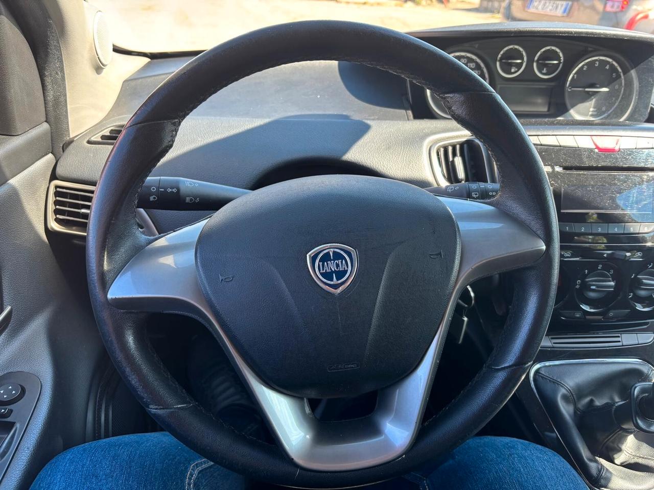 Lancia Ypsilon 1.2 69 CV 5 porte S&S Gold