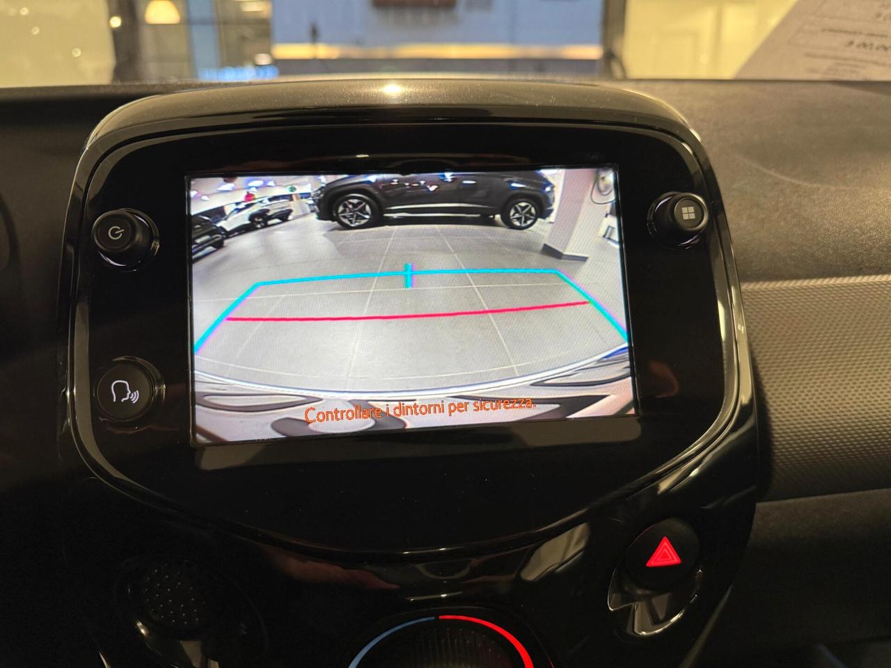 PEUGEOT 108 VTi 72 5 porte Allure