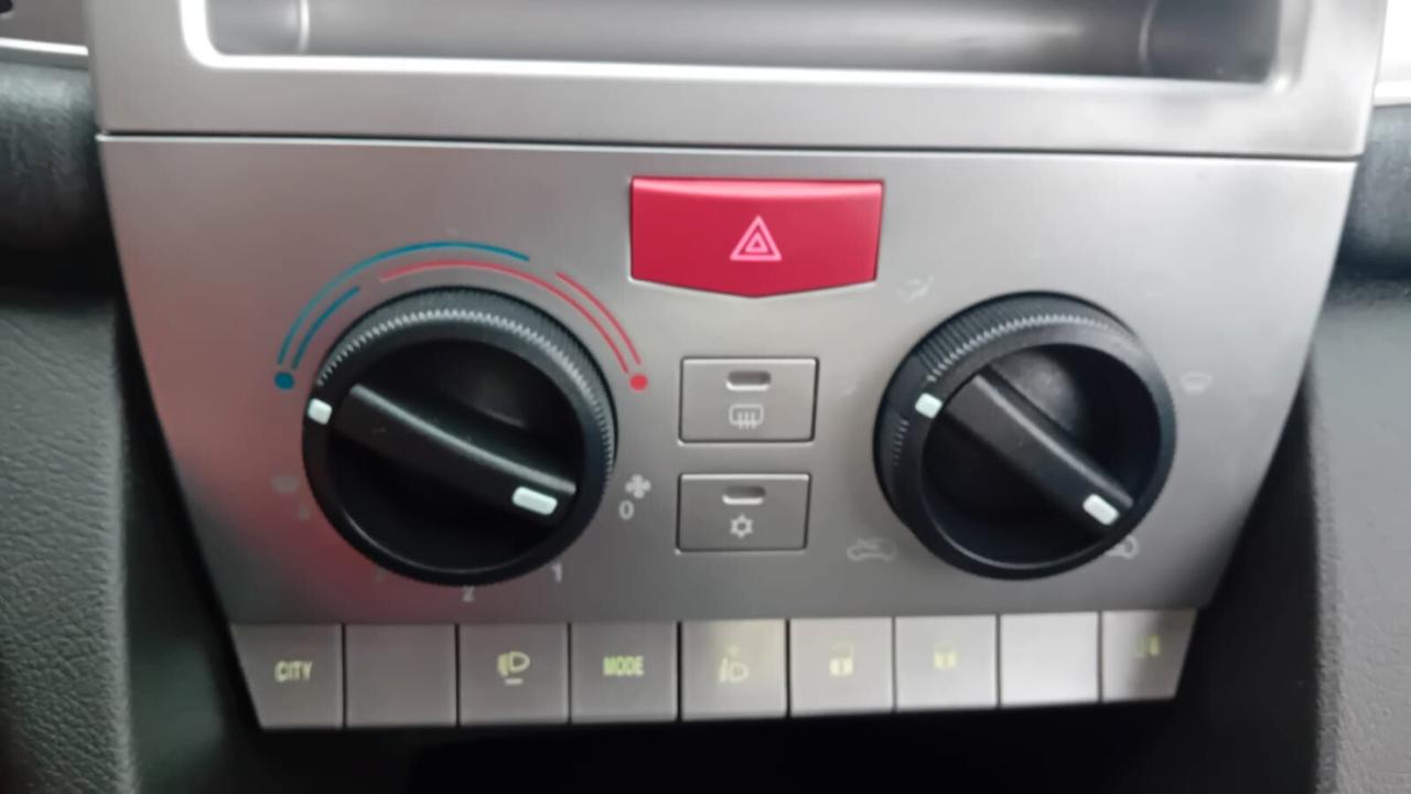 Lancia Ypsilon 1.4 Argento