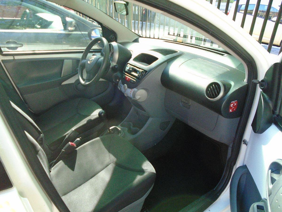 TOYOTA Aygo 12V VVT-i 5 porte Now Connect 120000 KM