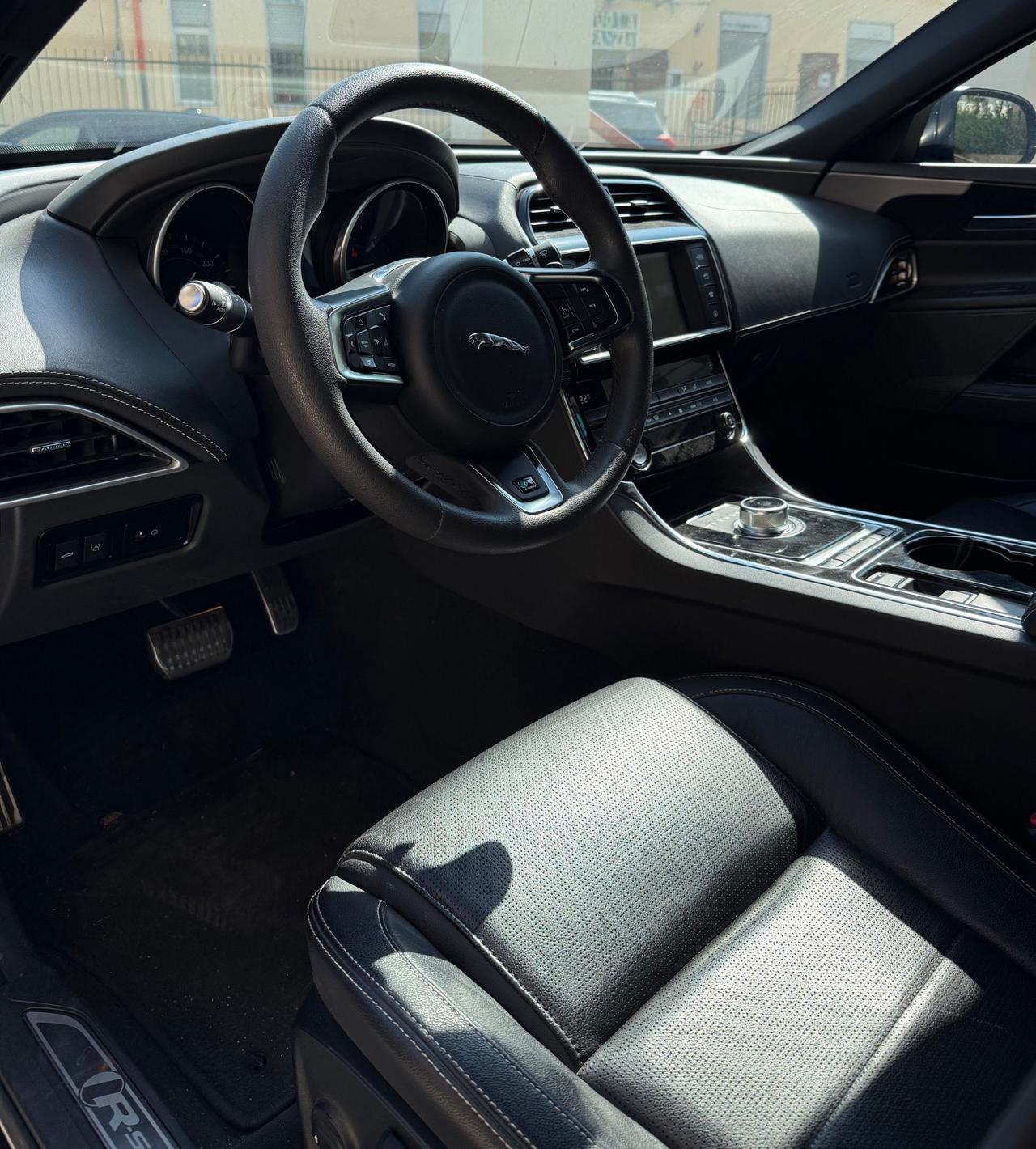 Jaguar XE 2.0 D 180 CV aut. R-Sport