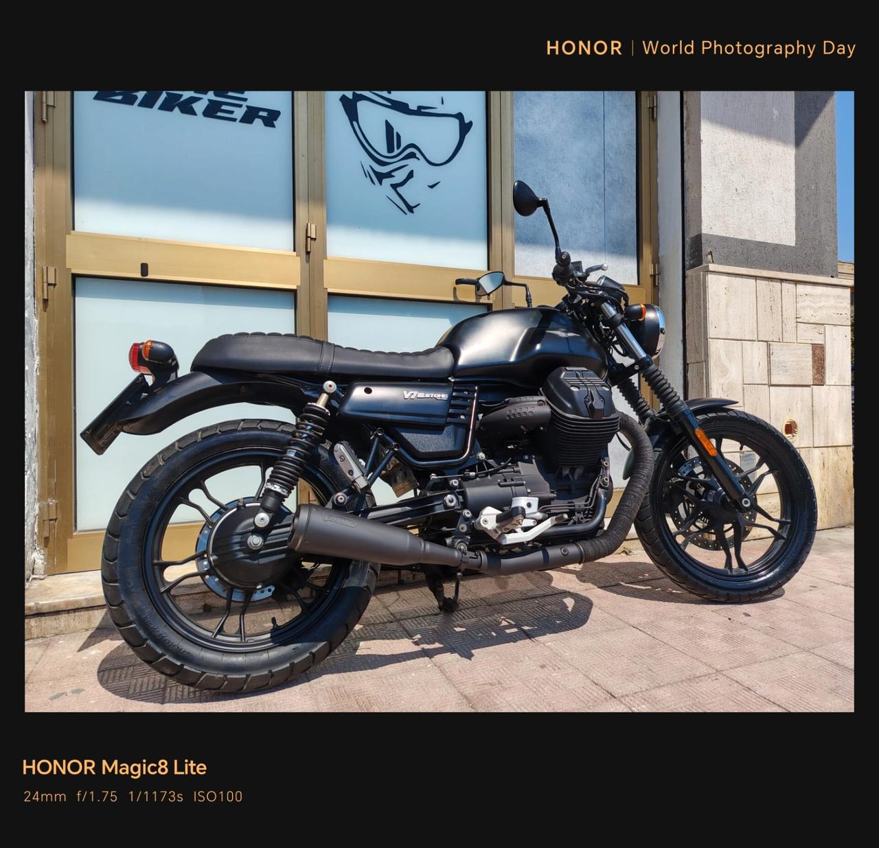 Moto Guzzi V7 III dark