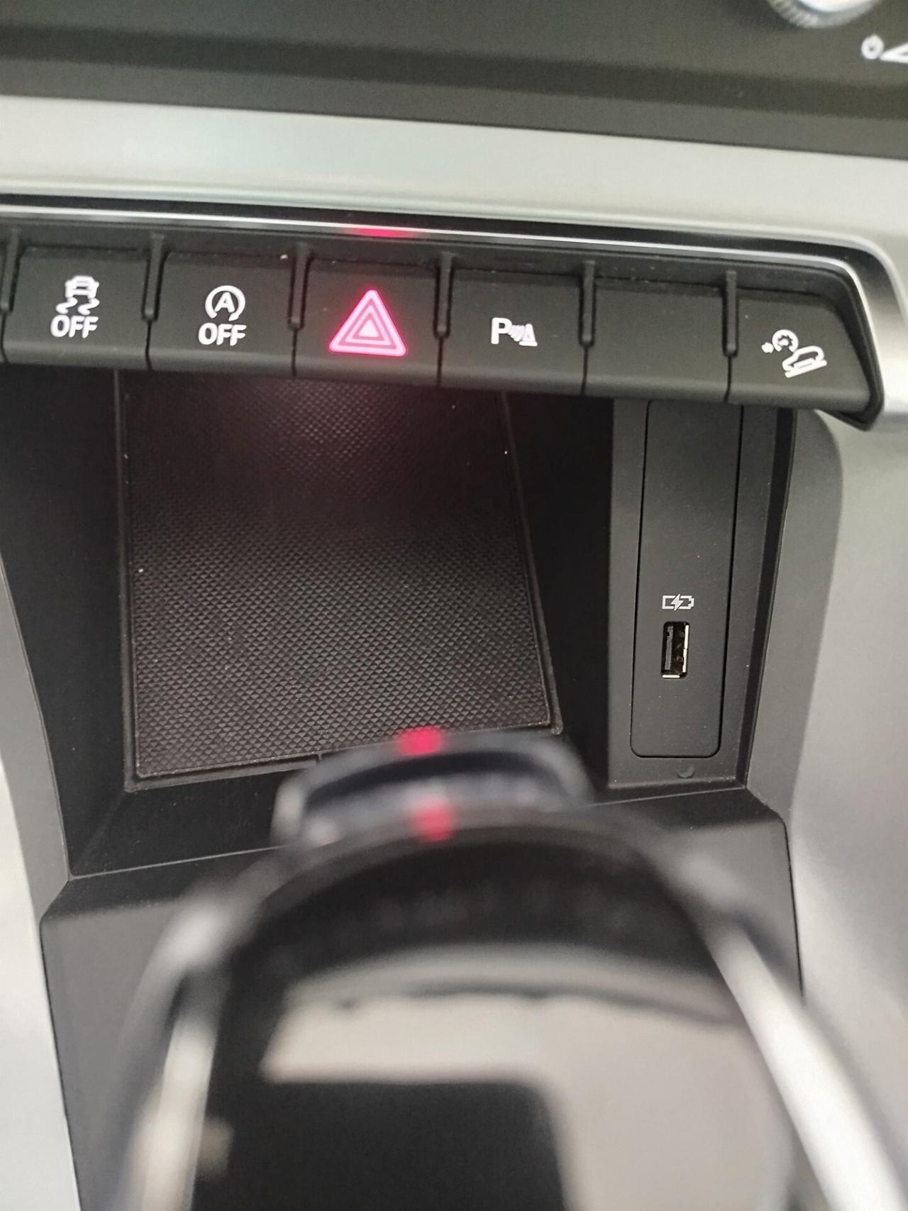 Audi Q3 40 TDI quattro S tronic Business Advanced