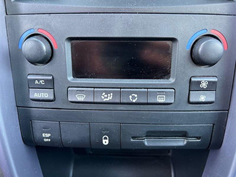 Peugeot 207 1.6 VTi 120CV CC Féline