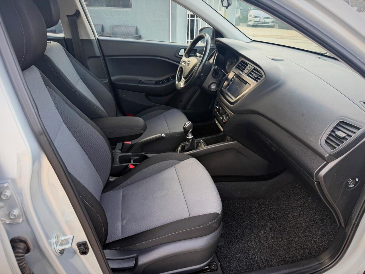 Hyundai i20 1.4 CRDi 5 porte Comfort Garanzia 12 Mesi