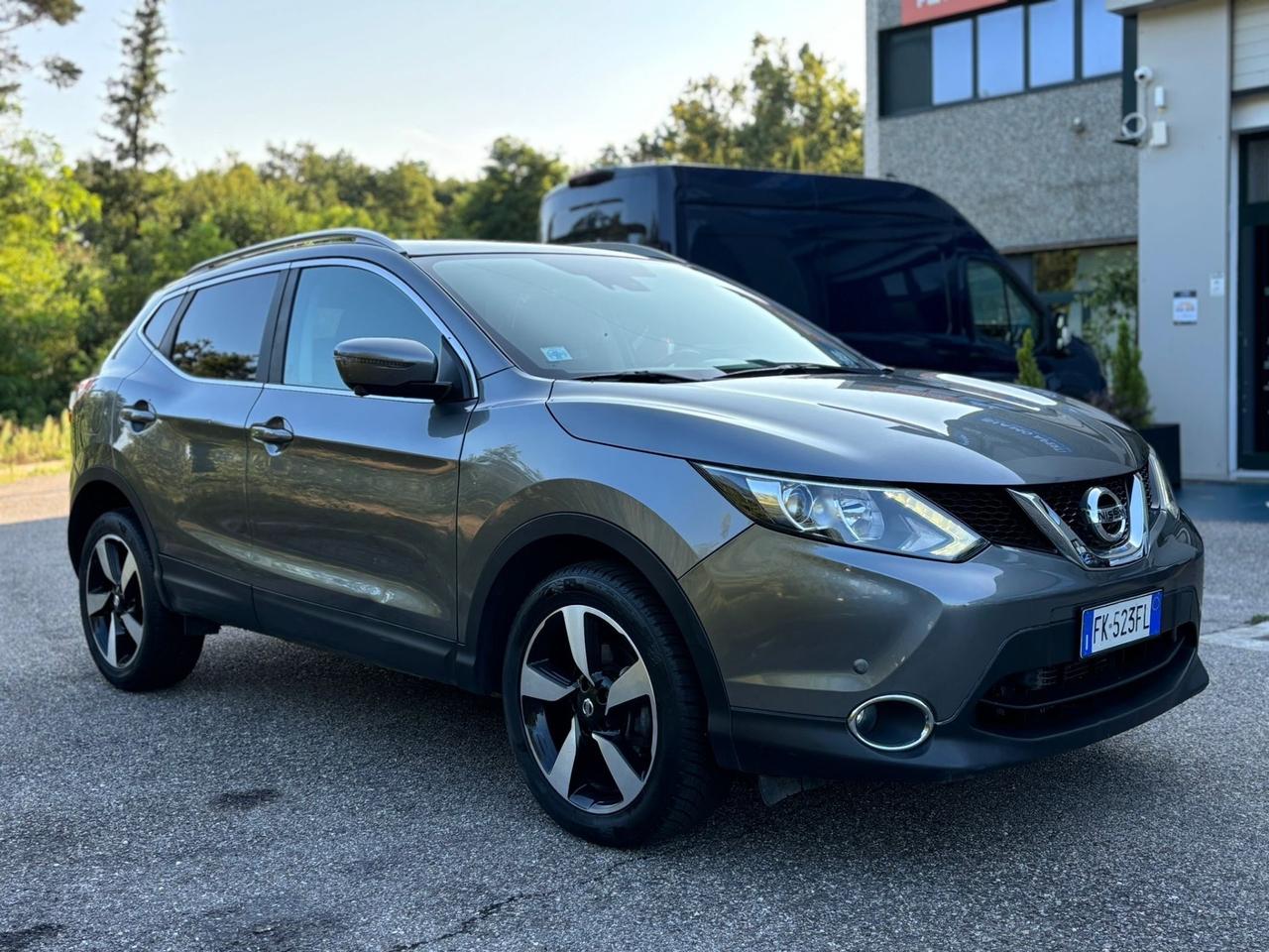 Nissan Qashqai 1.6 dCi 2WD *TETTO*NAVI*AUTO*360CAM