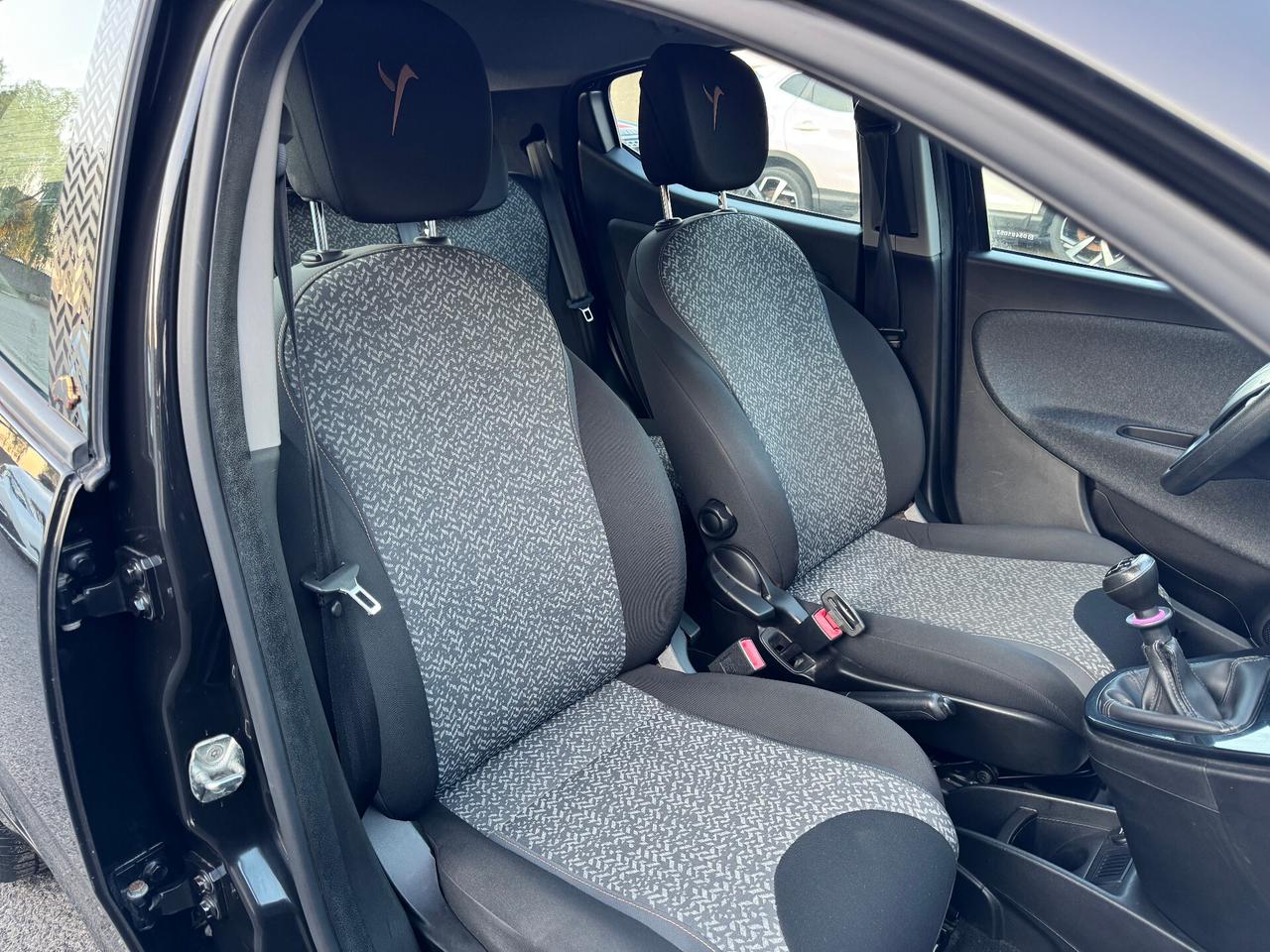 Lancia Ypsilon 1.2 69 CV 5 porte Platinum