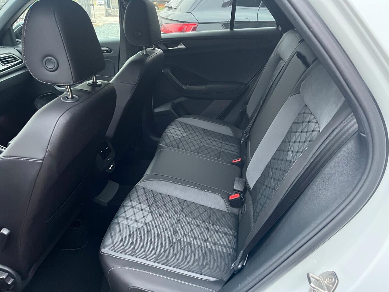 Volkswagen T-Roc 1.5 TSI ACT R-Line 10/2022 **KM 68198**