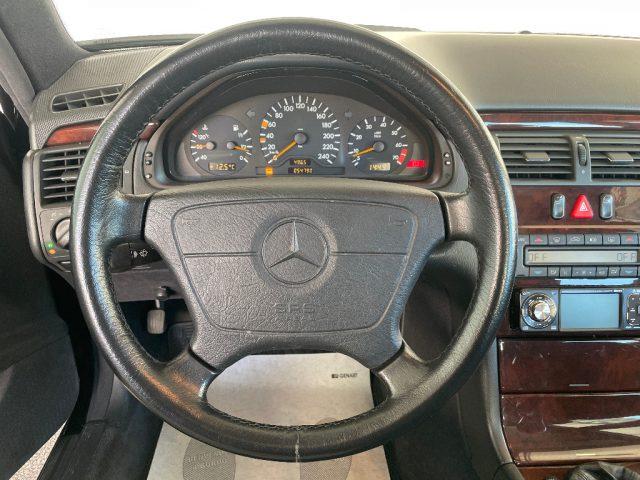 MERCEDES-BENZ E 200 Elegance soli 56000km