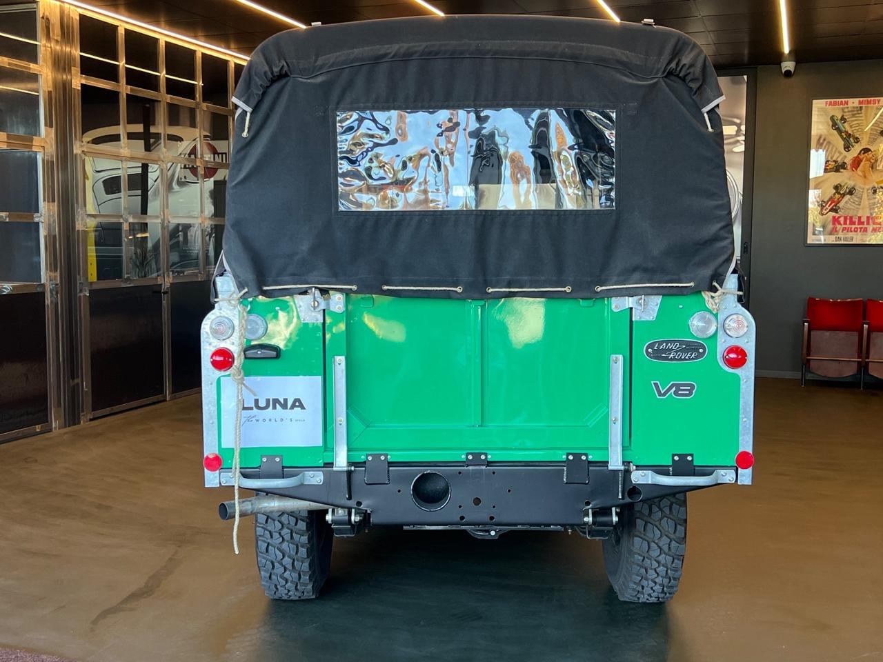 Land Rover Defender Series 109 V8 3