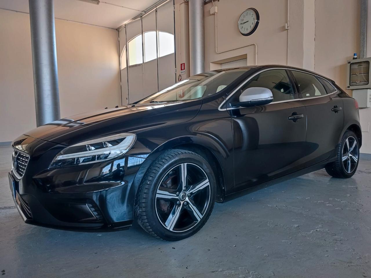 Volvo V40 D2 R-design