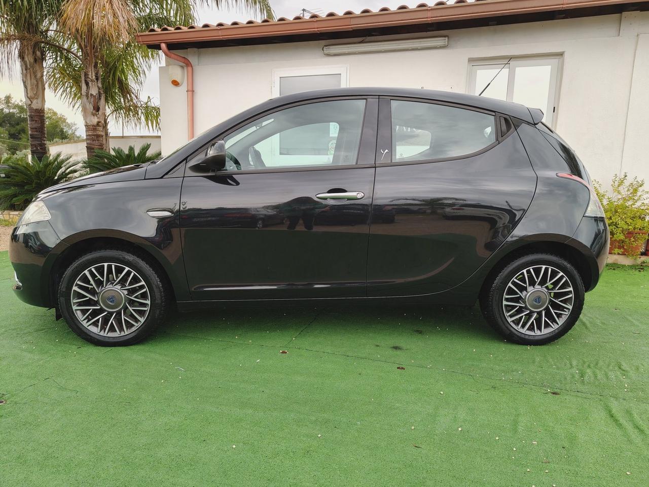 Lancia Ypsilon 1.2 69 CV 5 porte Gold - 2016