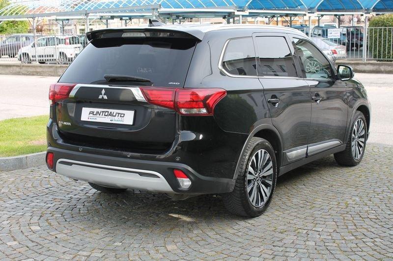 Mitsubishi Outlander 2.0 4WD GPL Bi-fuel CVT Insport SDA 7 posti