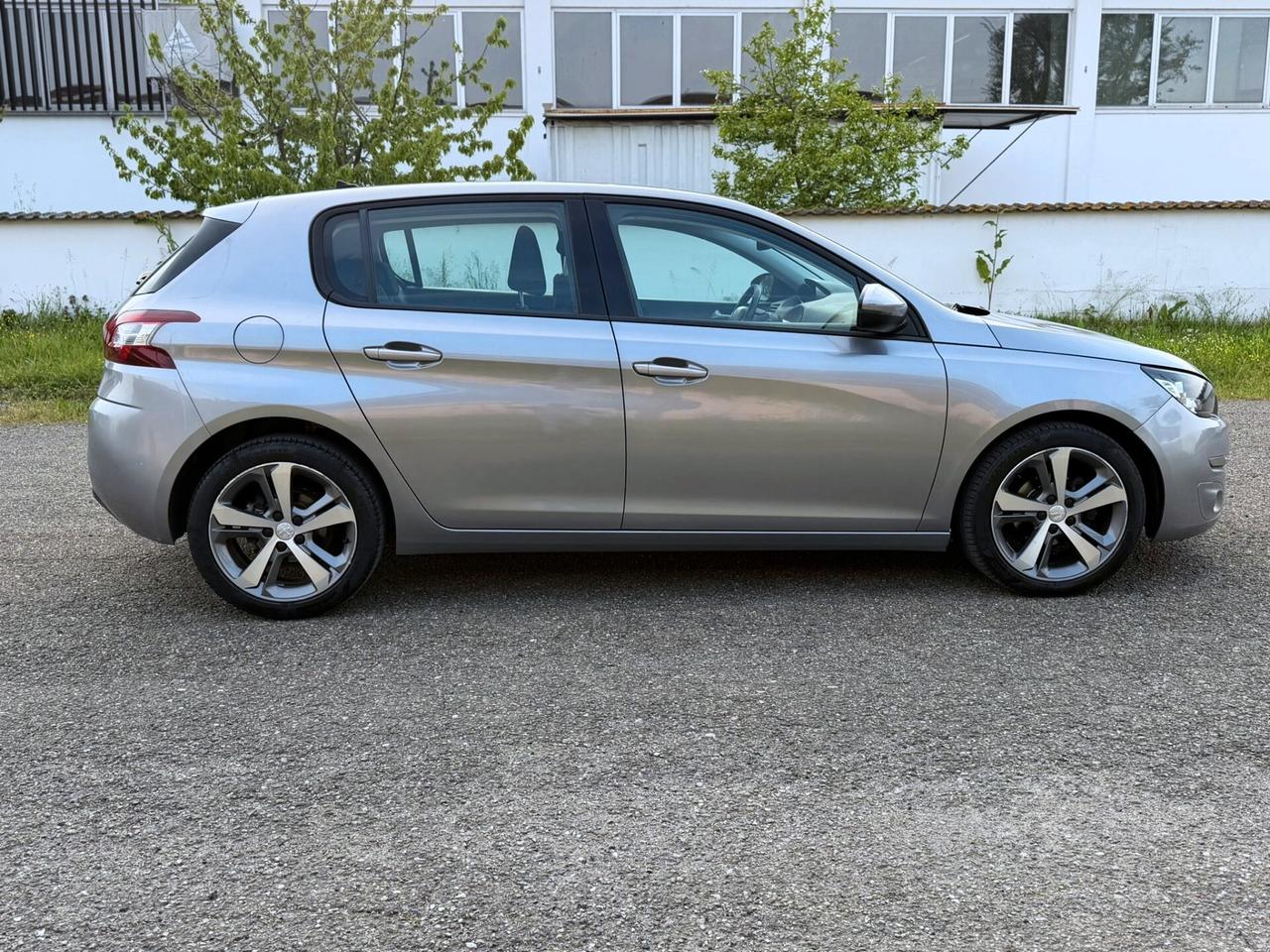 Peugeot 308 Berlina HDi 100 CV EURO 6B