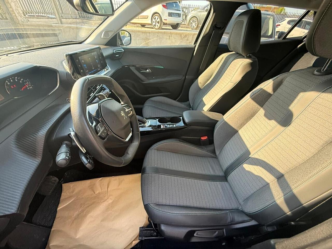 Peugeot 2008 PureTech 155 S&S EAT8 GT