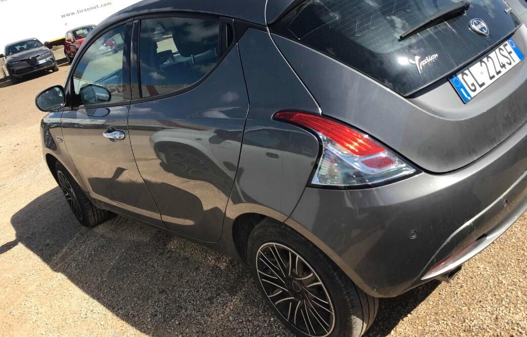 Lancia Ypsilon 1.0 FireFly 5 porte S&S Hybryd Gold