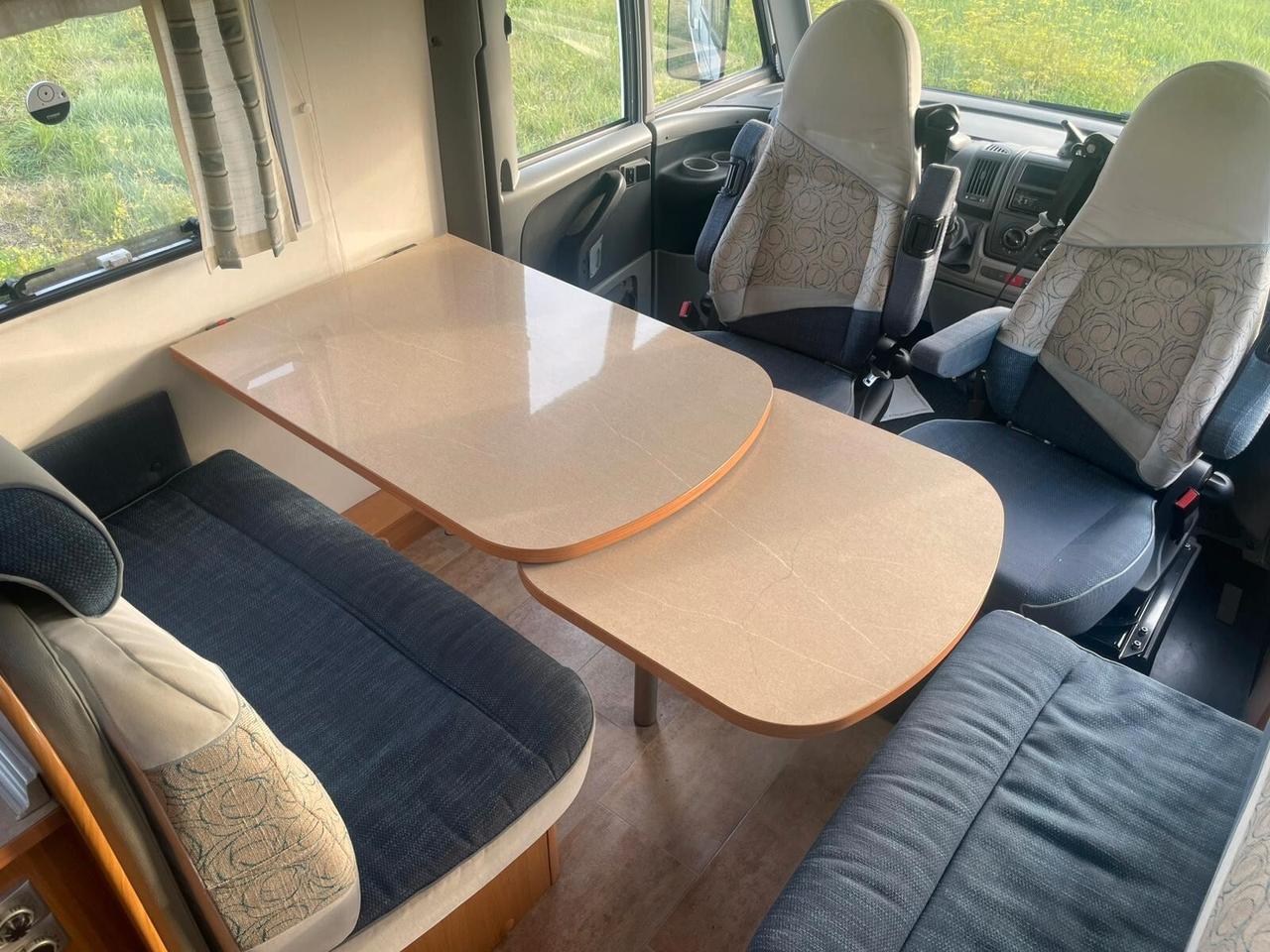 Bürstner Viseo 696 Motorhome con letto matrimoniale