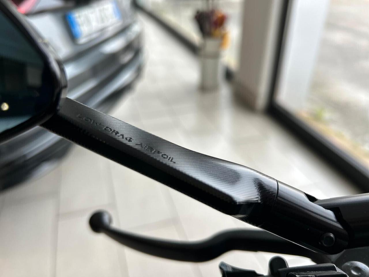 Yamaha MT-09 SP AKRAPOVIC CARBO OHLINS