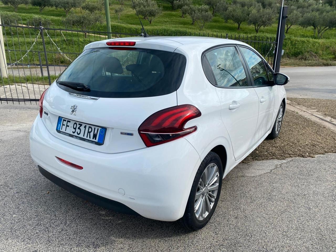 Peugeot 208 BlueHDi 75 5 porte Allure
