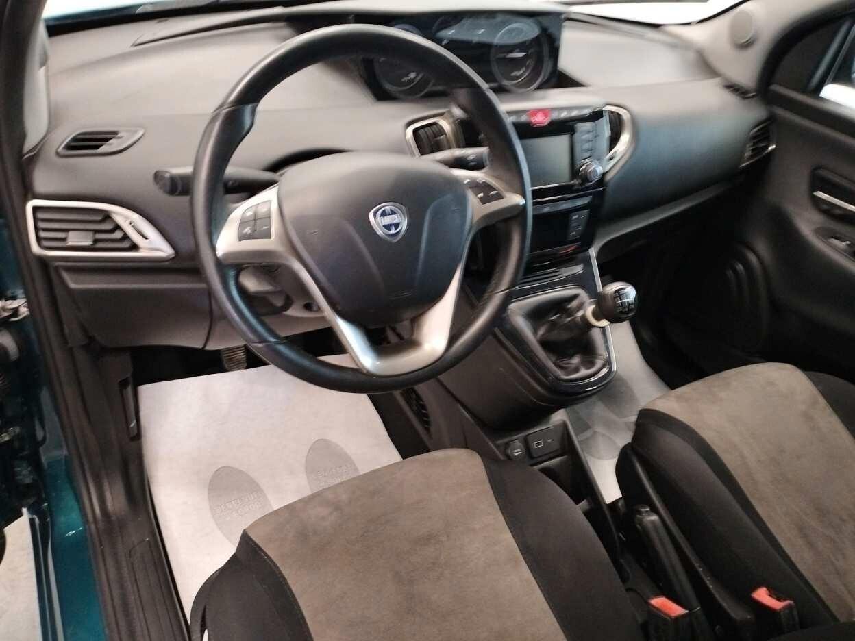 Lancia Ypsilon 1.2 ecochic Gpl DANNEGGIAMENTO DA ACQUA