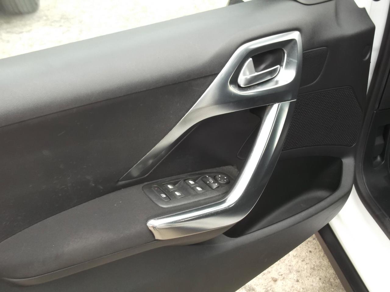 Peugeot 2008 PureTech 82 Allure - 01