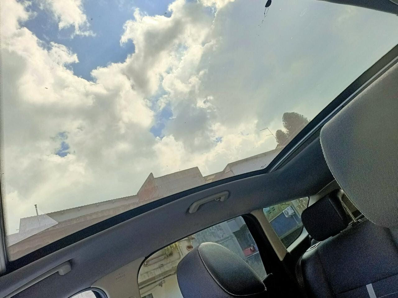 Ford Kuga 2.0 TDCi 136 CV tagliandata con distribuzione -tetto panoramico auto bellissima