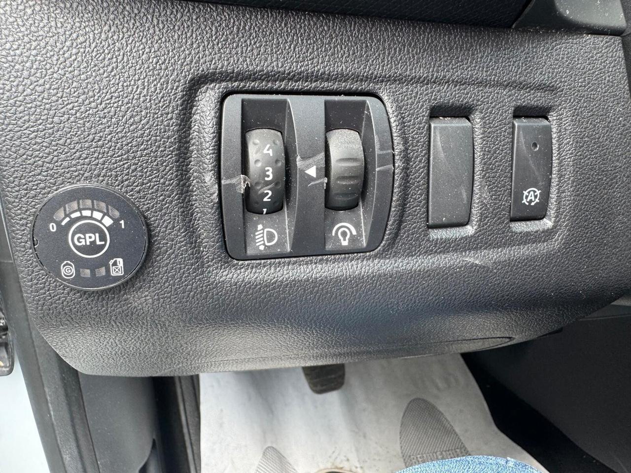 Renault Clio TCe 12V 90 CV GPL 5 porte Duel2