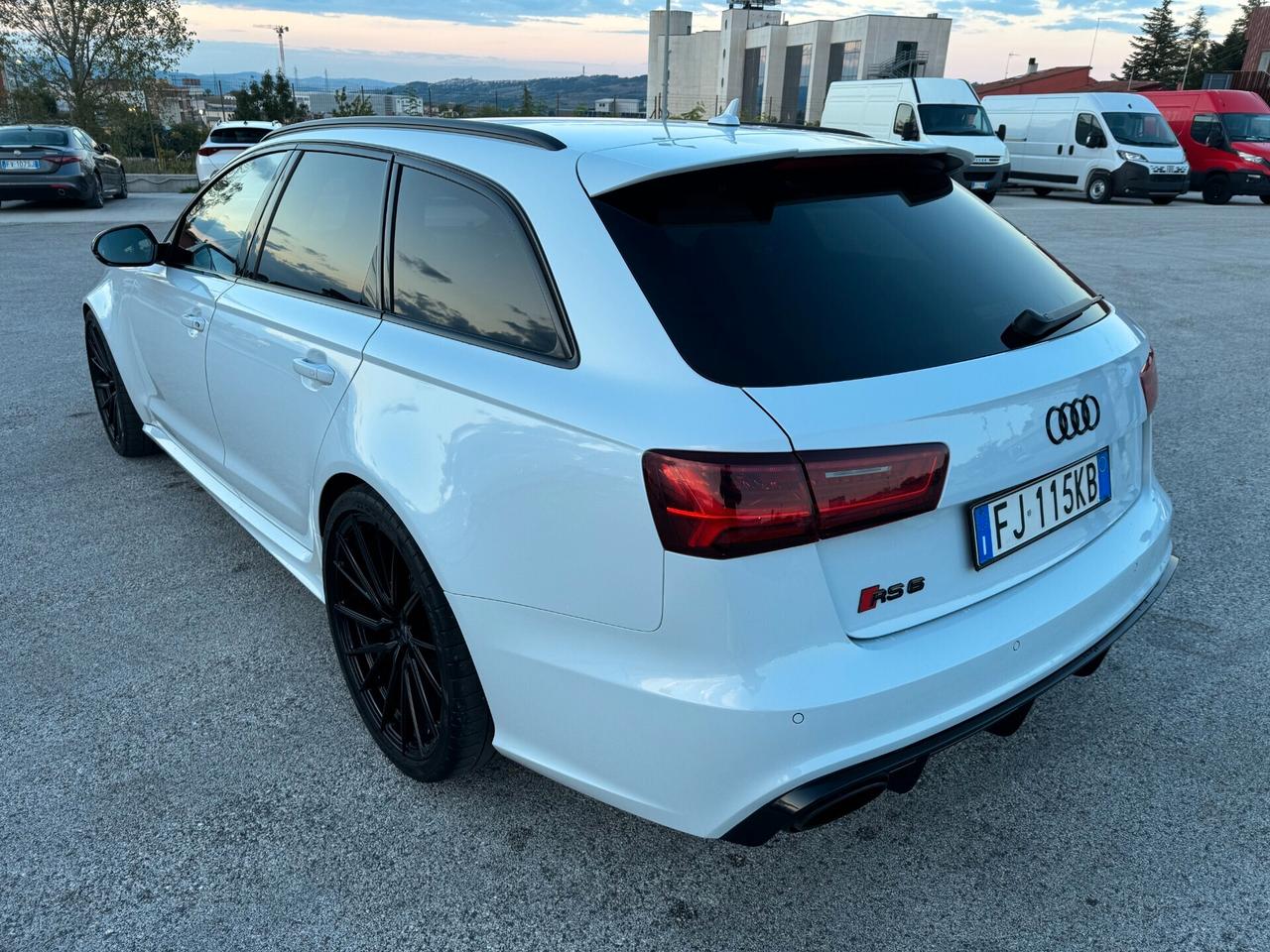 Audi RS6 RS 6 Avant 4.0 TFSI quattro tiptronic performance