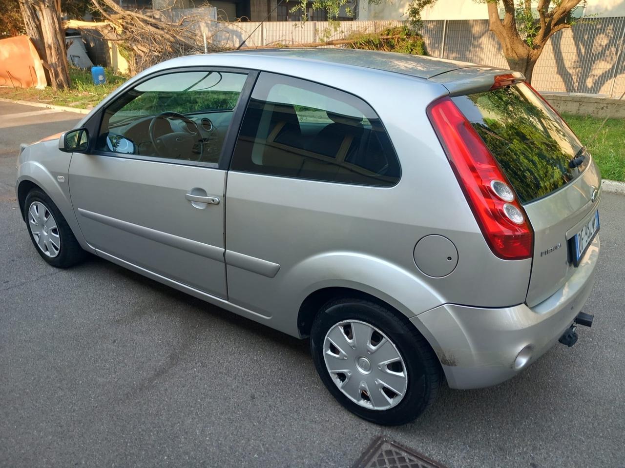 Ford Fiesta 1.4 16V 3p. Ghia