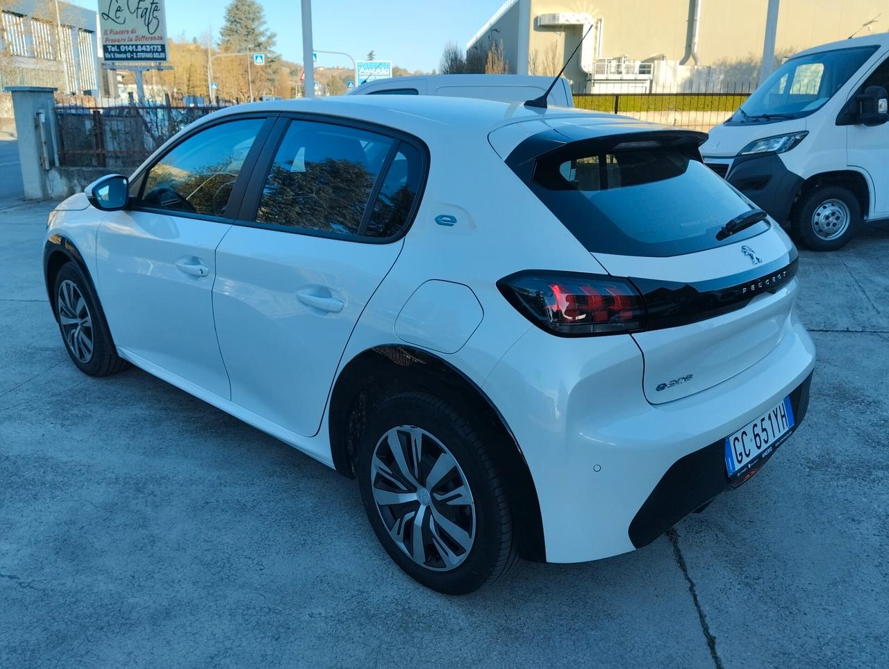 Peugeot 208 motore elettrico 136 CV 5 porte Active