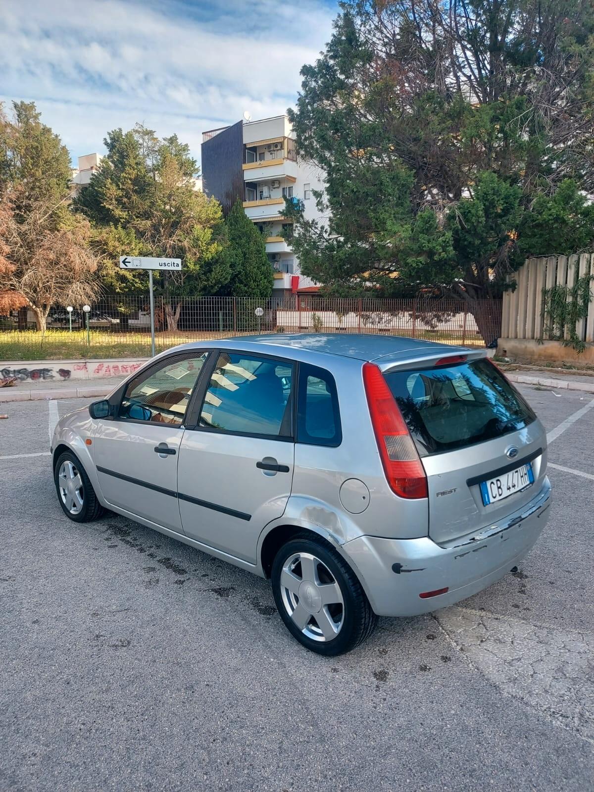Ford Fiesta 1.4 16V 5p. Ghia