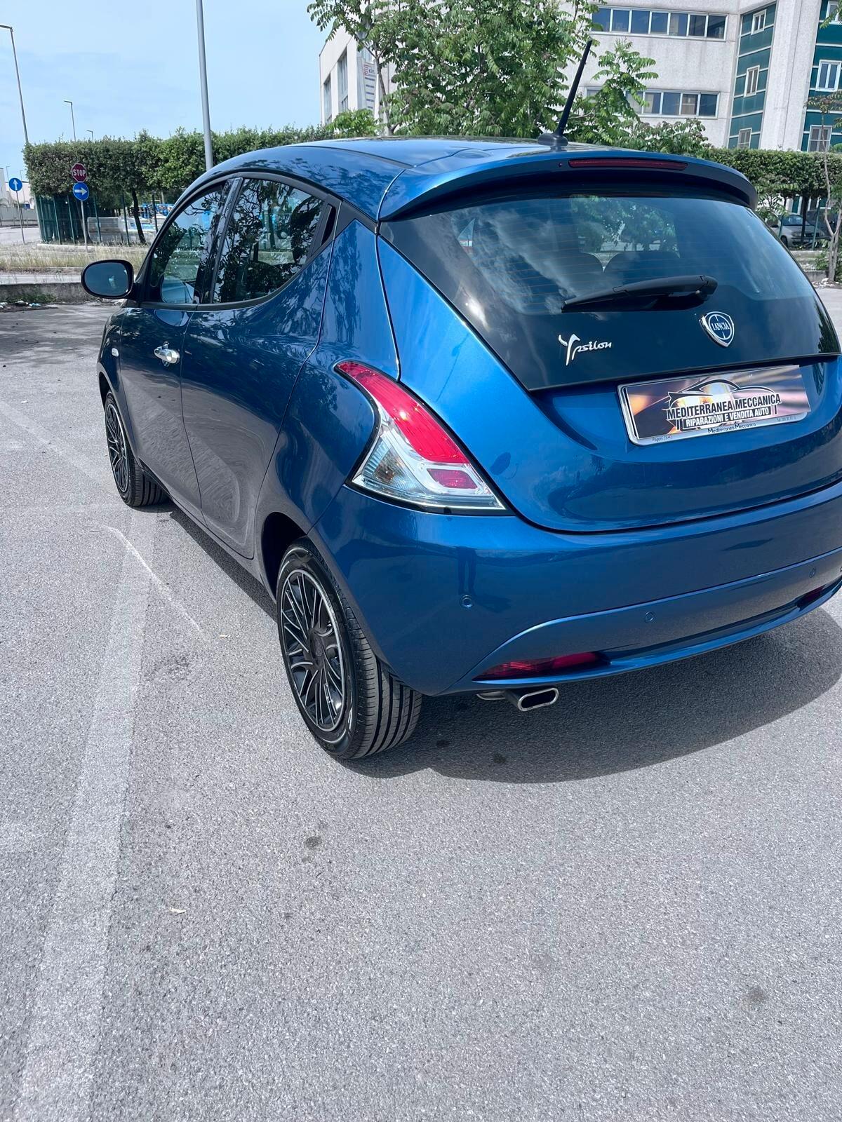 Lancia Ypsilon 1.2 69 CV 5 porte GPL Alberta Ferretti