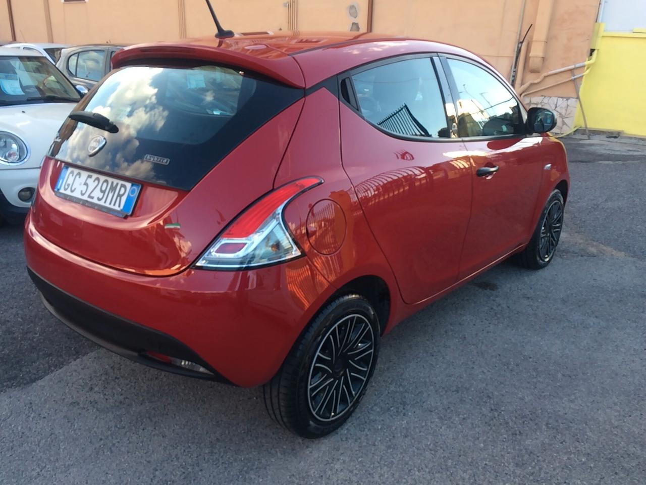 2020 lancia Ypsilon 1.0 FireFly 5 porte S&S Hybrid Ecochic Silver