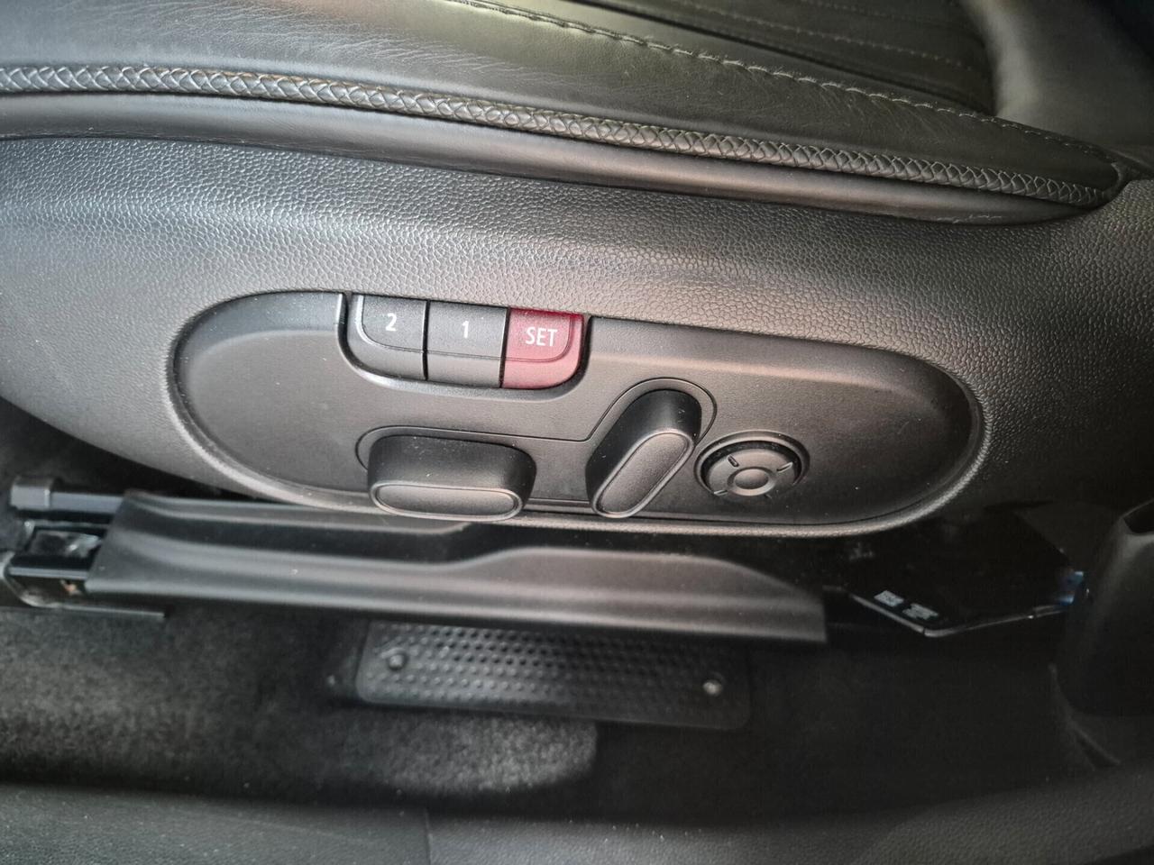 MINI Cooper Countryman PELLE TETTO LED NAVI APPLE CARPLAY RETROCAM. CRUISE CONTROL ADATTIVO SEDILI MEMORY