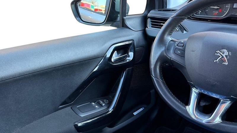 Peugeot 208 I 2015 5 Porte 1.2 PureTech 82cv Signature S&S