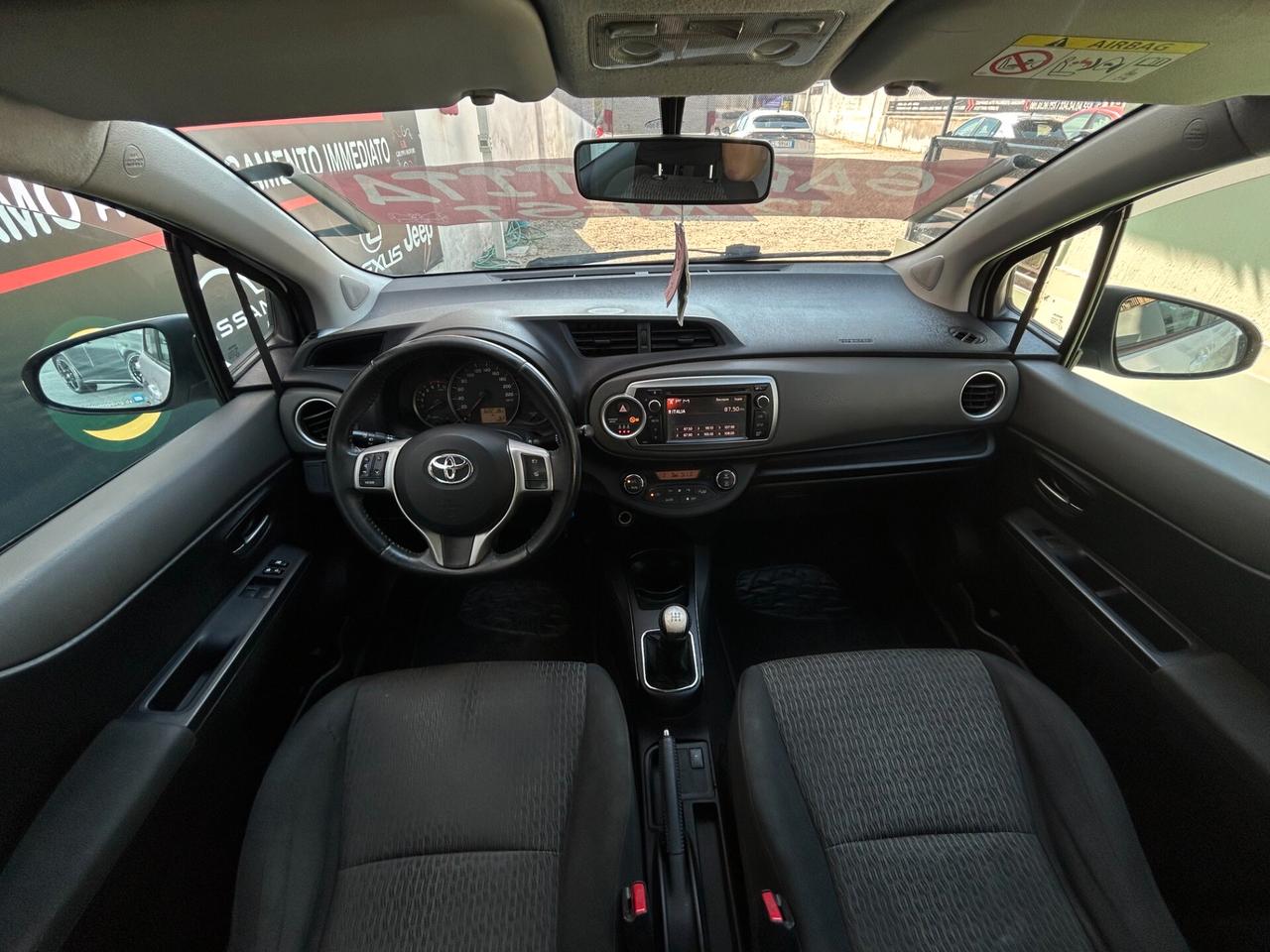 Toyota Yaris 1.0 2015 5 porte FULL OPTIONAL LEGGI