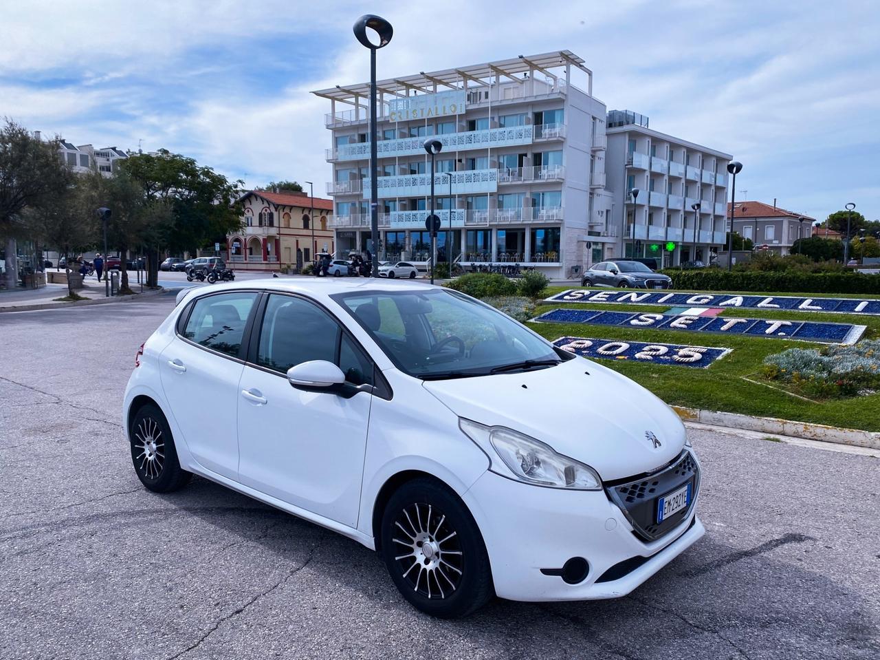 Peugeot 208 1.4 e-HDi 68 CV automatica - 2012