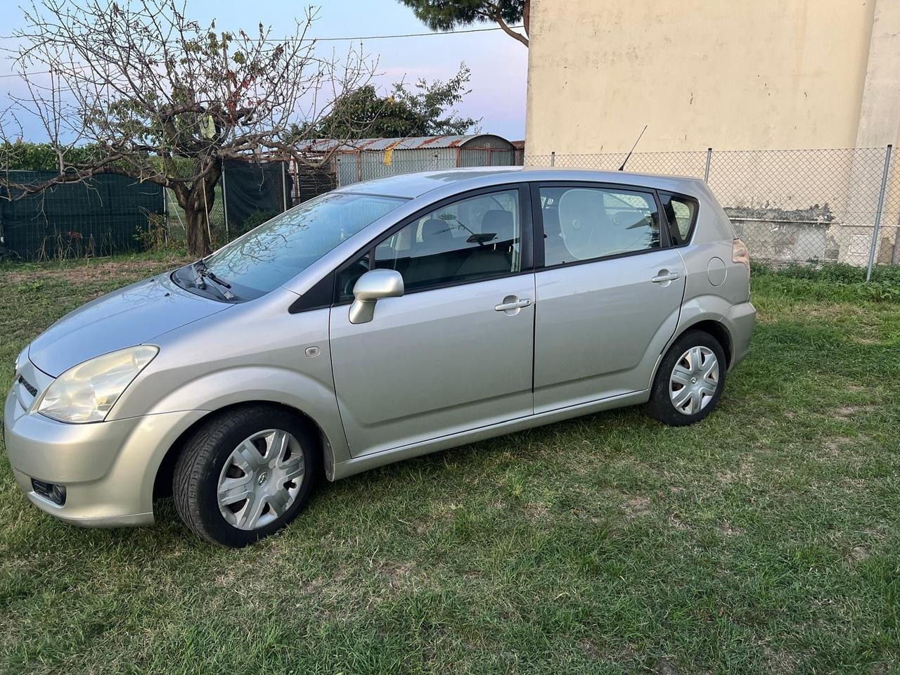 Toyota Corolla Verso 2.2 16V D-4D