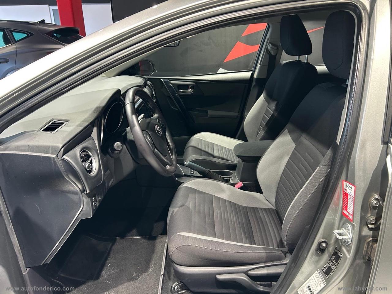 TOYOTA Auris 1.8 Hybrid Active