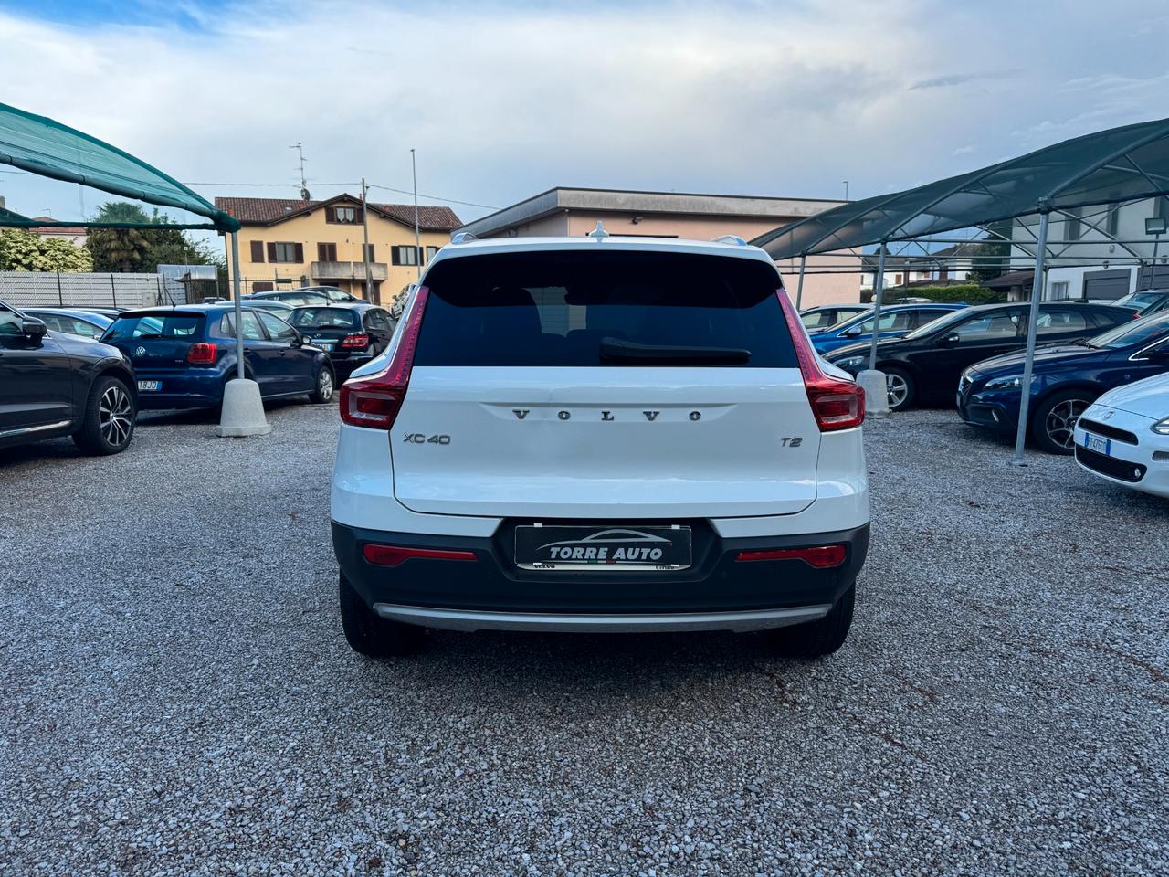 Volvo XC40 T2 automatico MOMENTUM PRO