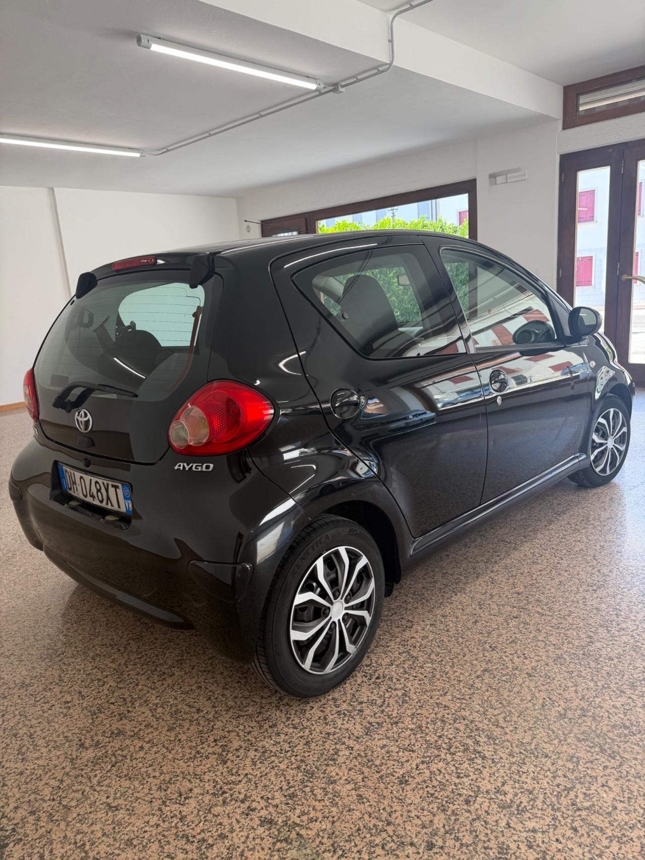 Toyota Aygo 1.0 12V VVT-i 5 porte Sol
