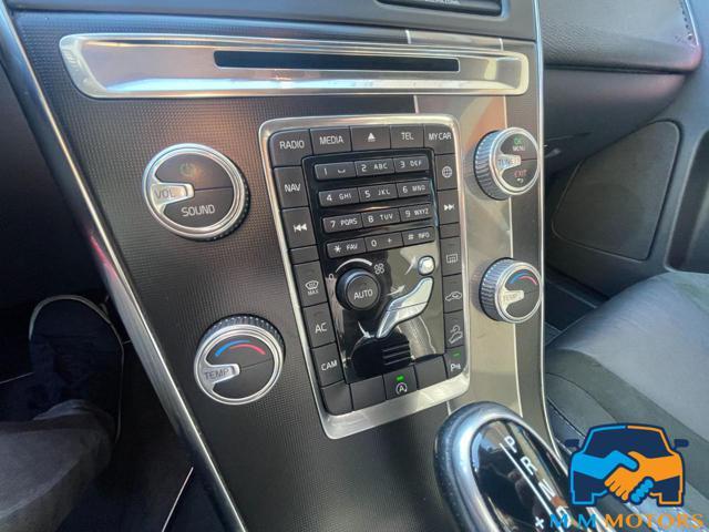 VOLVO XC60 D4 AWD doppio treno di gomme