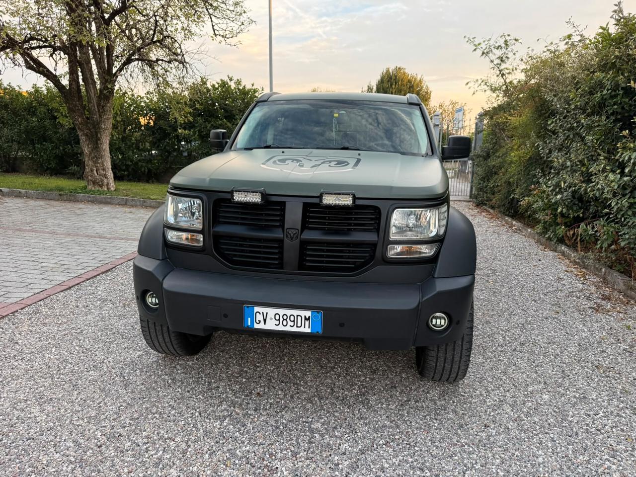Dodge Nitro 2.8 CRD Automatico – Assetto Rialzato – 3 Set Ruote – Gancio Traino