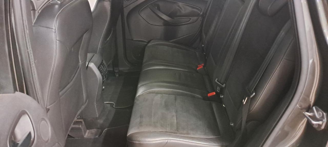 Ford Kuga 1.5 TDCI 120 CV 2WD ST-Line