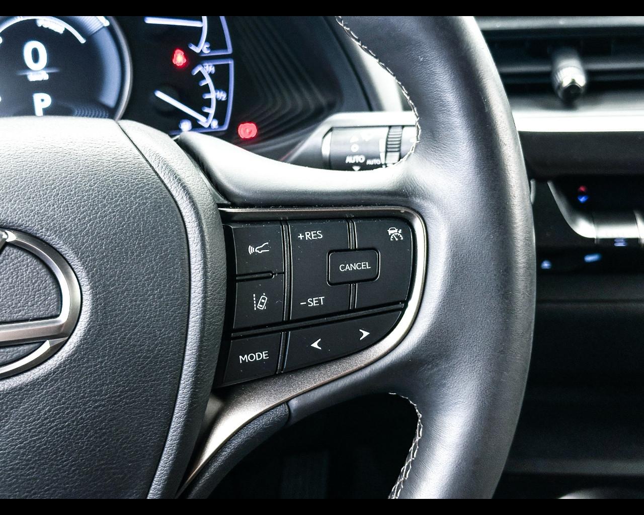 LEXUS UX - UX Hybrid 4WD Executive