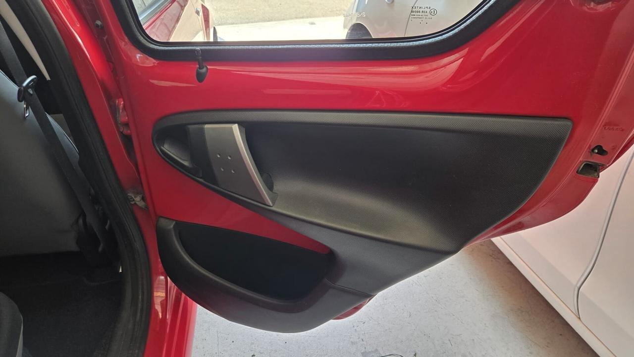 Toyota Aygo 1.0 12V VVT-i 5 porte Lounge Connect