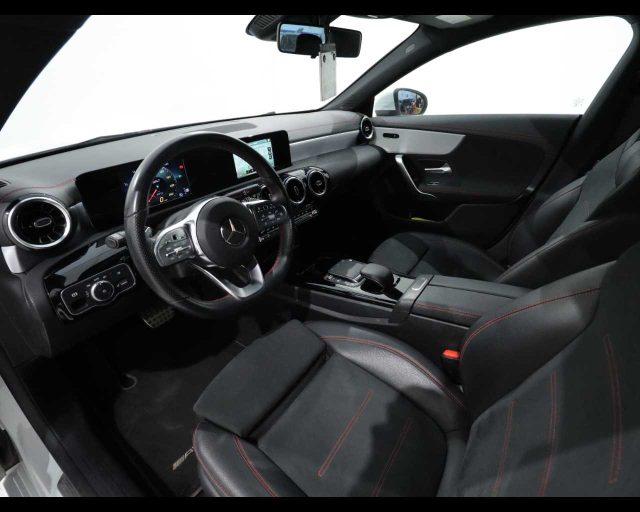 MERCEDES-BENZ CLA 180 d Automatic Premium