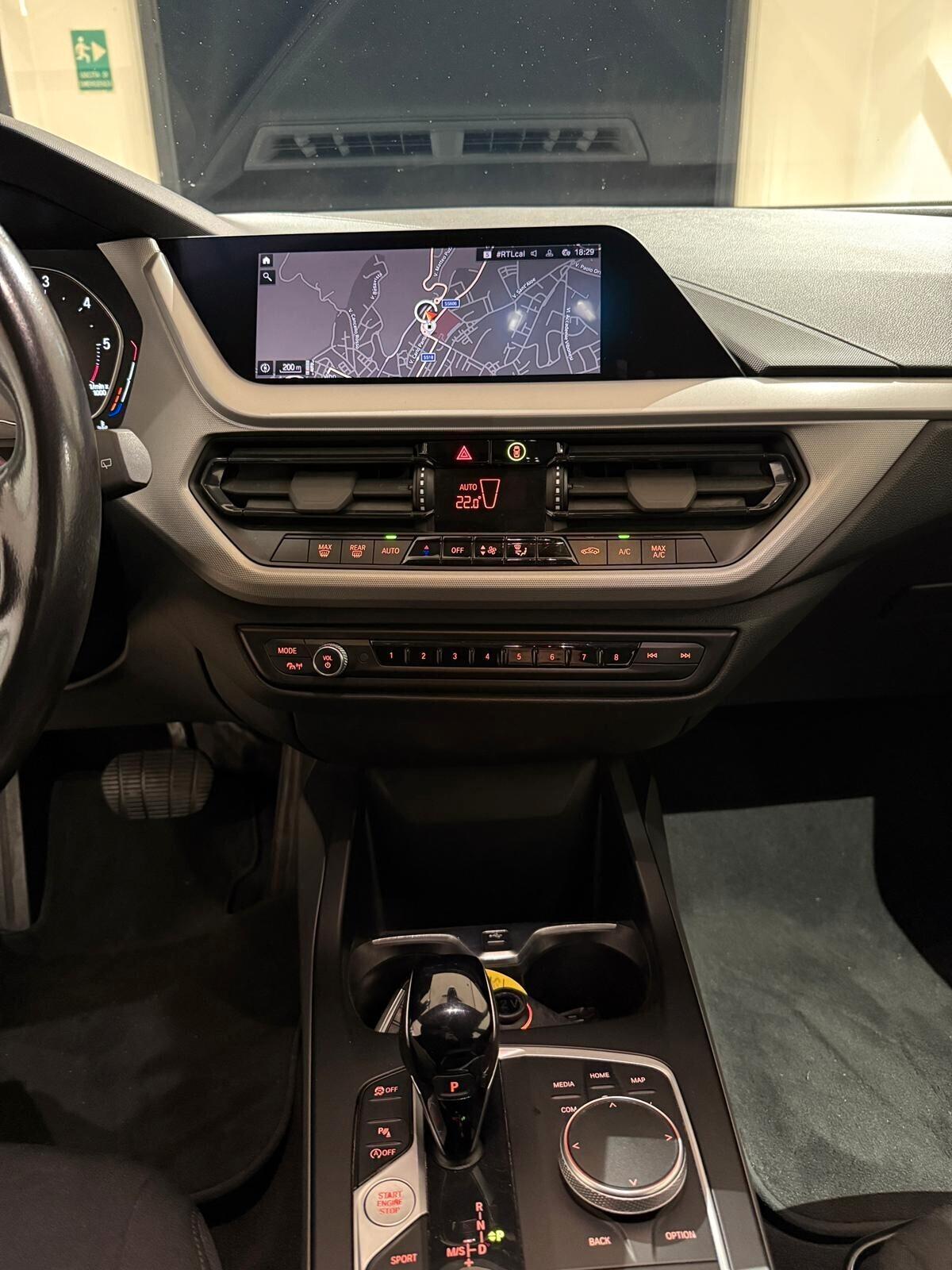 Bmw 116d 5p. Business Advantage