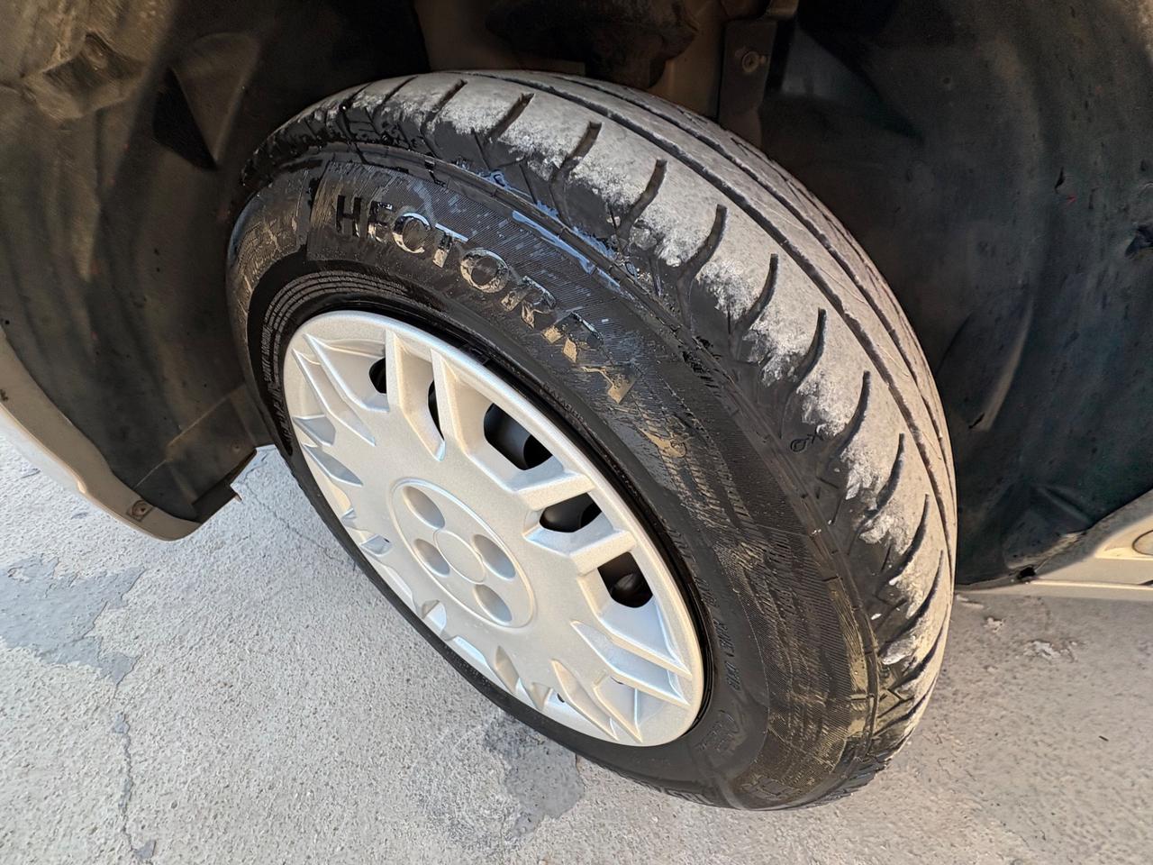 Lancia Ypsilon 1.2 69 CV Unyca